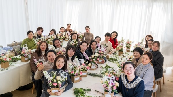 悦享芳华 巾帼同行丨区纪委监委机关开展庆祝三八妇女节主题活动